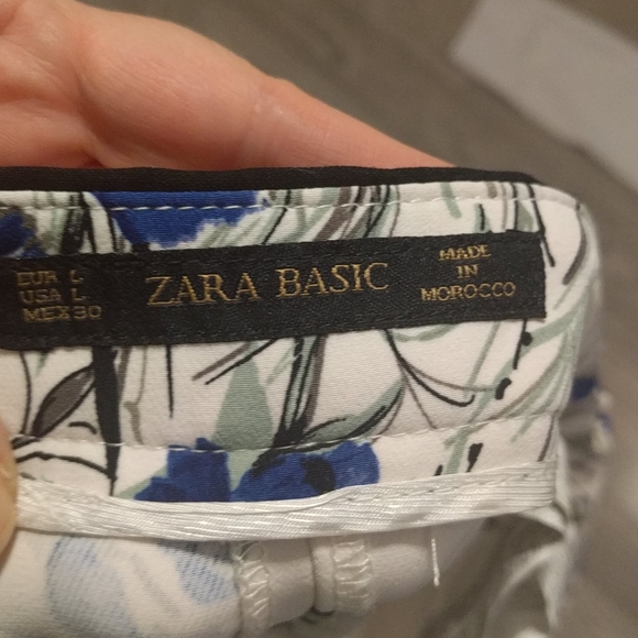 Beautiful floral pattern pants by Zara🌸🌼🍀 - Picture 9 of 10